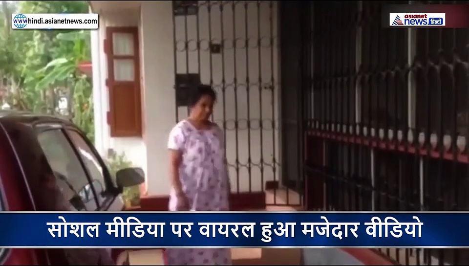 कोरोना का ऐसा खौफ, न्यूजपेपर को चिमटे से उठाकर महिला ने ऐसे मारा वायरस