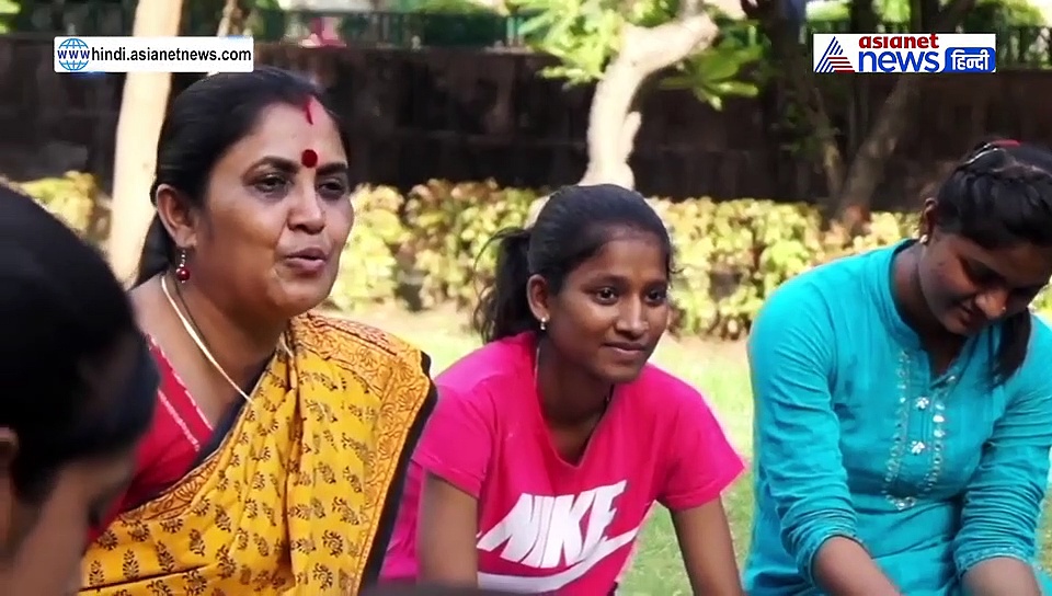 महिला दिवस: मिलिए ऐसी शख्सियत से जो अपने खर्चे से हजारों बच्चों का बना रही करियर