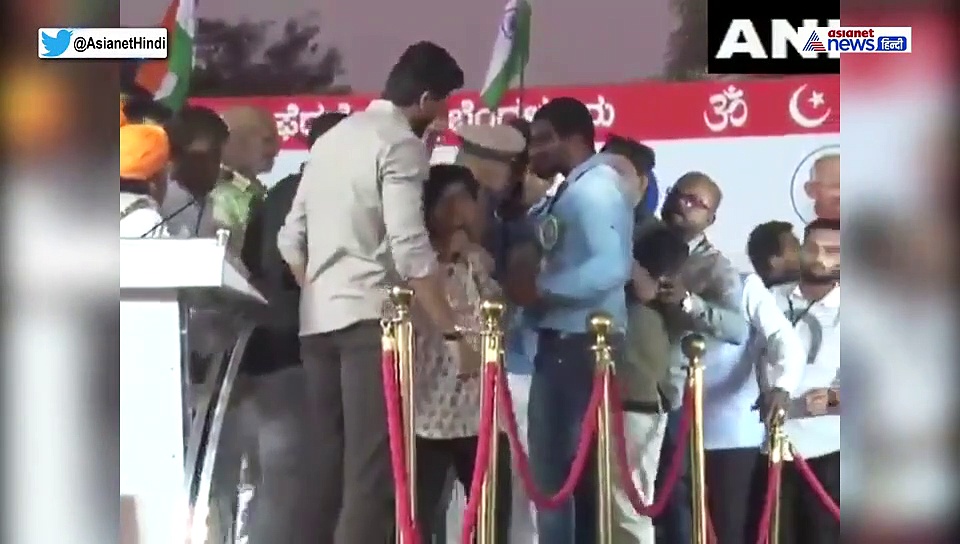 रैली में लड़की ने लगा दिए पाकिस्तान जिंदाबाद के नारे, ओवैसी बोले ये लोग पागल