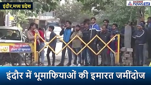 और ब्लास्ट होते ही अकड़कर खड़ी अवैध बिल्डिंग चंद सेकंड में मिट्टी में मिल गई, देखें वीडियो