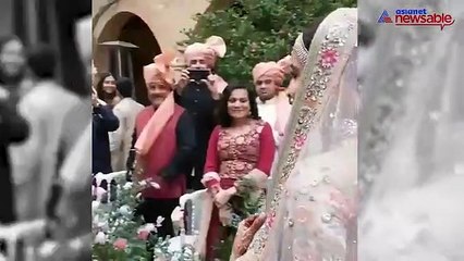 Download Video: Anushka Sharma's smile while walking down to marry Virat Kohli will melt your heart