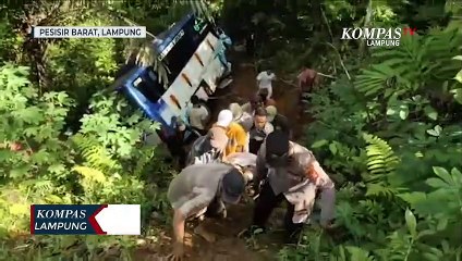 Download Video: Bus Terjun ke Jurang, Satu Orang Meninggal