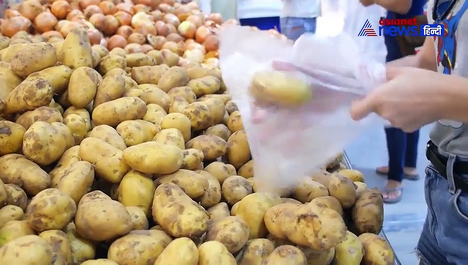प्याज के साथ आलू के दाम बढ़ने से परेशान हुए लोग, सरकार ने कहा 10 दिन में घट जाएंगी कीमतें