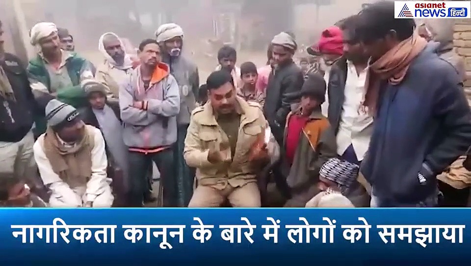 CAA के खिलाफ जारी हिंसा के बीच पुलिस अफसर ने पेश की मिसाल, मुस्लिमों से कही ये बात