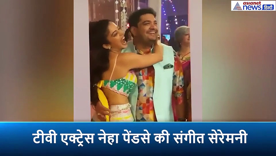 TV एक्ट्रेस ने अपने होनेवाले पति को जमकर नचाया, संगीत सेरेमनी में बॉलीवुड गानों पर खुद भी नाची