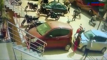 Thieves trick woman and steal Rs. 50,000 from her