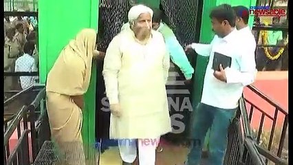 Furious parrot pecks Karnataka minister's cheeks at