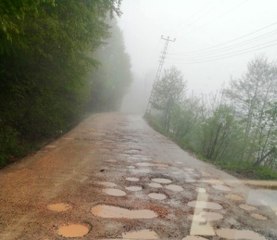 AKP'li belediyenin yapmadığı yolu, vatandaşlar yapıyor