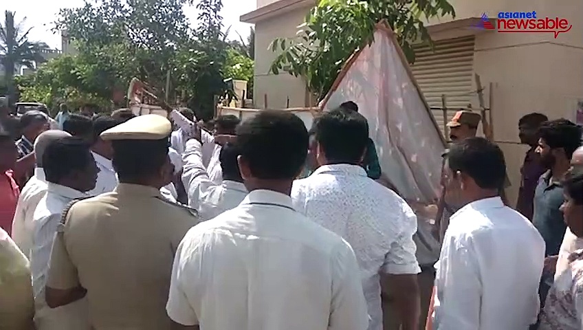 Karnataka Elections 2018: Congress MLA Shivanna's residence allegedly raided by IT department