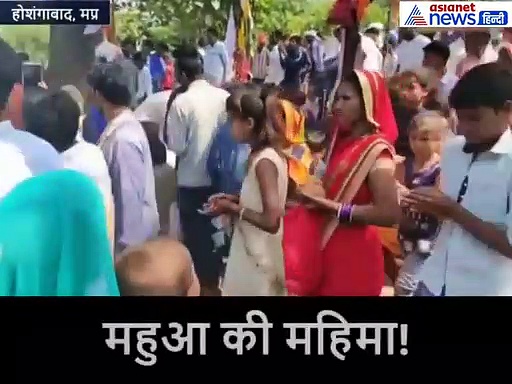 अफवाह फैली कि जादुई है महुआ का यह पेड़, इतना सुनते ही छूने के लिए मच गई होड़