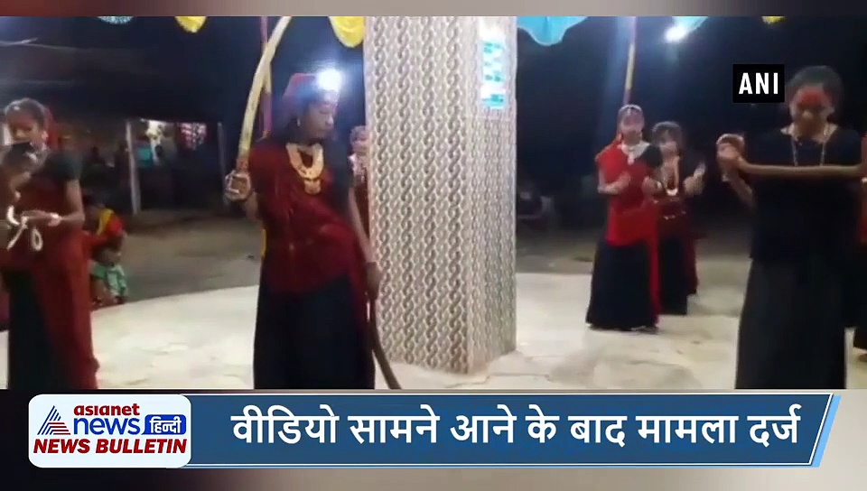 5 वायरल खबरें : कोबरा सांप को हाथ में लेकर गरबा, गाड़ी का पीछा करने लगा शेर और भीड़ का क्रूर चेहरा