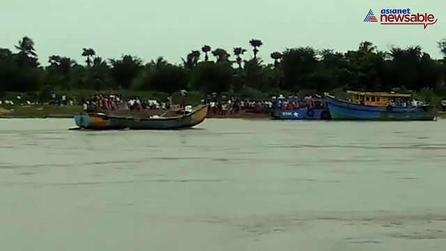 Watch: Five missing after boat capsizes in East Godavari