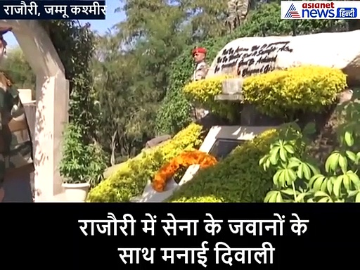 अपने हाथों से पीएम मोदी ने सेना के जवानों को खिलाई मिठाई, वीडियो वायरल