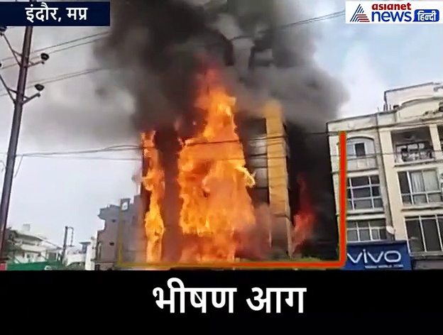 चंद मिनटों में आग का गोला बना 5 मंजिला होटल, खतरनाक साबित हुई लकड़ी की कारीगरी