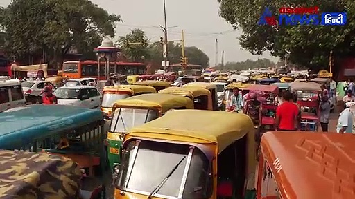 ट्रैफिक में फंस गए हैं, तो इन तरीकों से बहला सकते हैं अपना मन