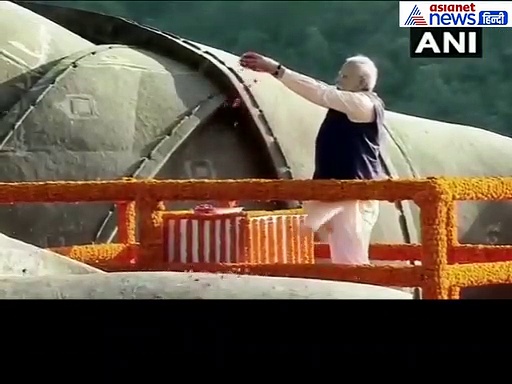 प्रधानमंत्री नरेंद्र मोदी का सरदार पटेल को नमन, देखें वीडियो