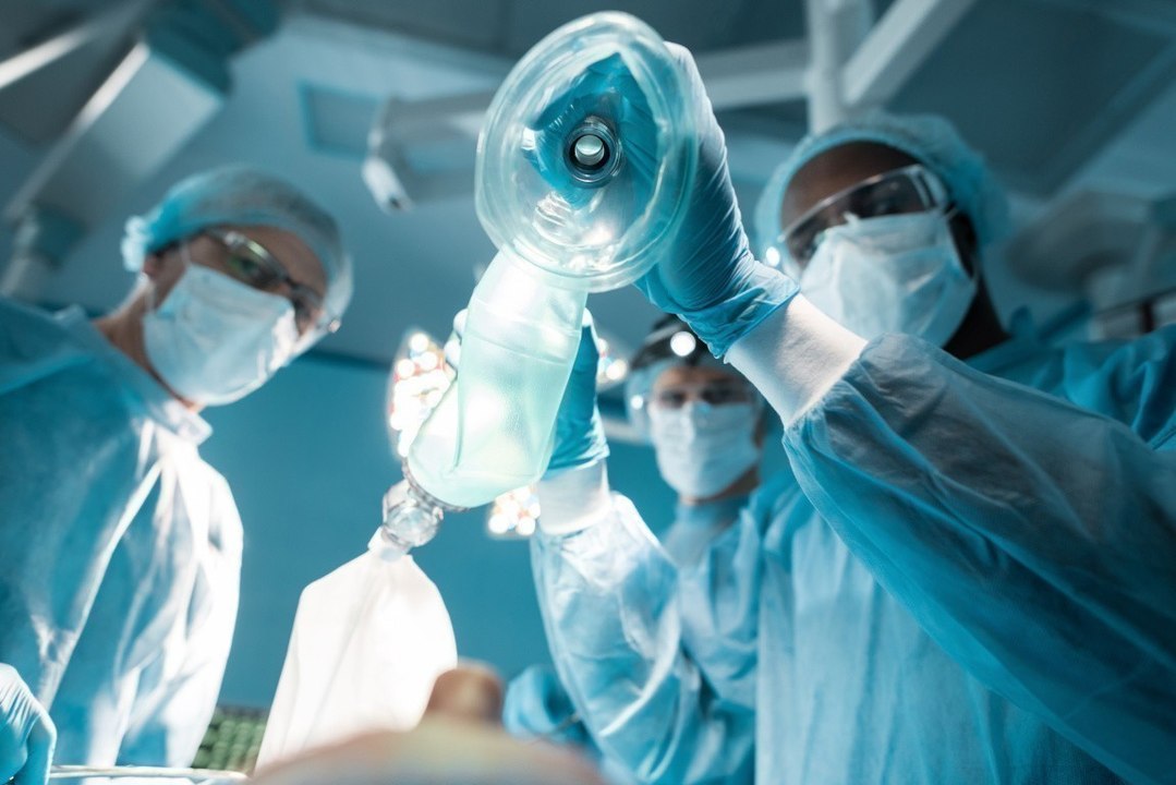 Erreur d'anesthésie, un patient conscient mais paralysé opéré à vif
