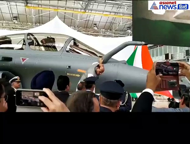 वीडियो : भारत के सबसे घातक हथियार की पूजा, ऊँ लिख नारियल चढ़ाया, पहियों के नीचे रखा नींबू