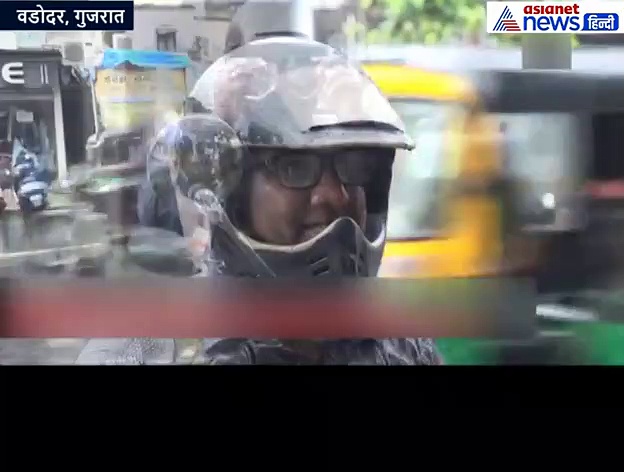 ट्रैफिक चेकिंग से बचने इस शख्स ने निकाला गजब तरीका, आप भी देखें