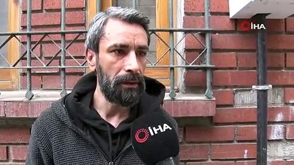 Kapkaç şoku kamerada: Fotoğraf gösterirken telefonunu çaldılar