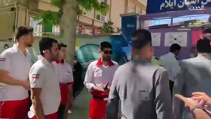 لقطات أولية لاحتجاز رهائن في إيران.. وأنباء عن مقتل 4 وإصابة 3