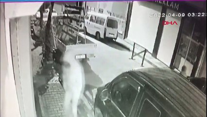 Sokak ortasında iş yerine silahlı saldırı