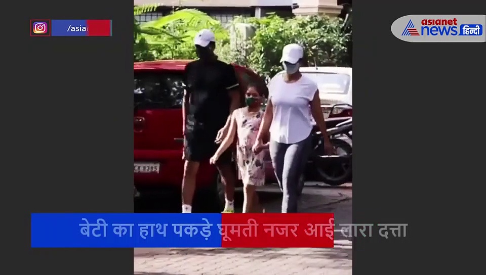 बेटी को गोद में लेकर भाभी करीना कपूर से मिलने पहुंची ननद सोहा, मोबाइल पर बिजी दिखे सैफ के बहनोई