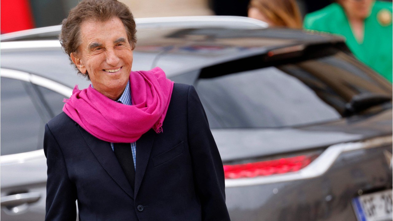 FEMME ACTUELLE - Emmanuel Macron : une de ses décisions inquiète fortement Jack Lang