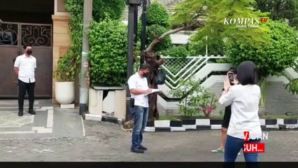 Download Video: Nenek Korban Gigitan Anjing Ditodong Senjata Api Pemilik