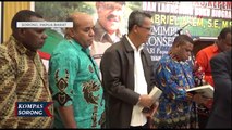 Purna Tugas Bupati Tambrauw Hadiahkan Buku Ajak Masyarakat Jaga Kawasan Konservasi
