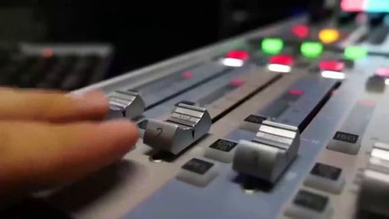 Kolkata Man Plays Classic Bollywood Songs 🎶