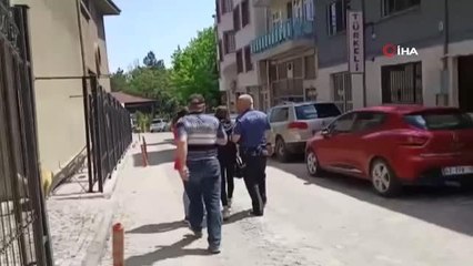 Evden kaçan 13 yaşındaki kız, otomobilin altında saklanırken bulundu