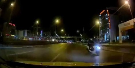 E5'te ters istikamette seyreden motosikletliyi çarpmamak için son anda böyle manevra yaptı