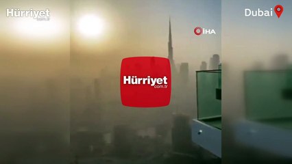 Dubai’deki Burj Khalifa kum fırtınasında gözden kayboldu
