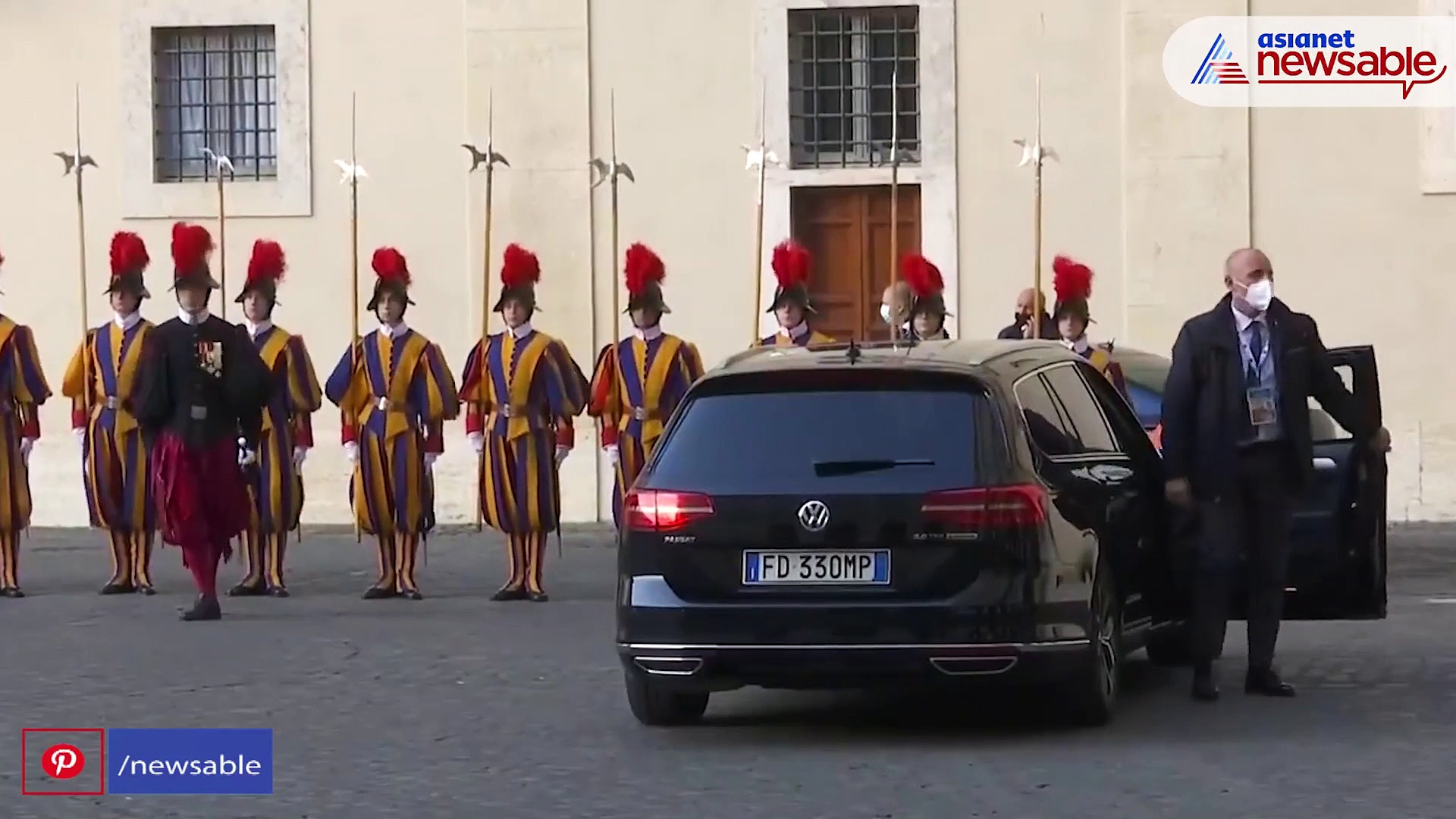 Prime Minister Modi meets Pope Francis in Vatican library