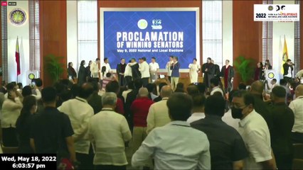 Brothers JV, Jinggoy hug each other as they get Senate comeback