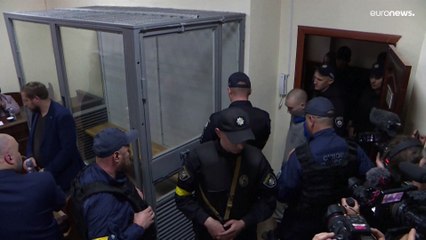 جندي روسي يحاكم في أوكرانيا يقر بالذنب بتهم ارتكاب جريمة حرب مع بدء محاكمته