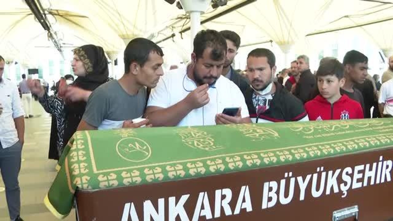 Babası tarafından öldürüldüğü iddia edilen çocuğun cenazesi toprağa verildi