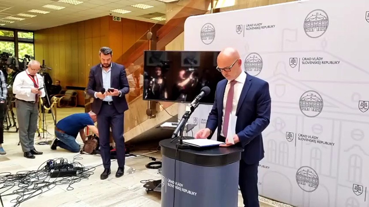 ZÁZNAM: B.Gröhling označil voľnočasové poukazy za nezodpovedné hazardovanie s financiami