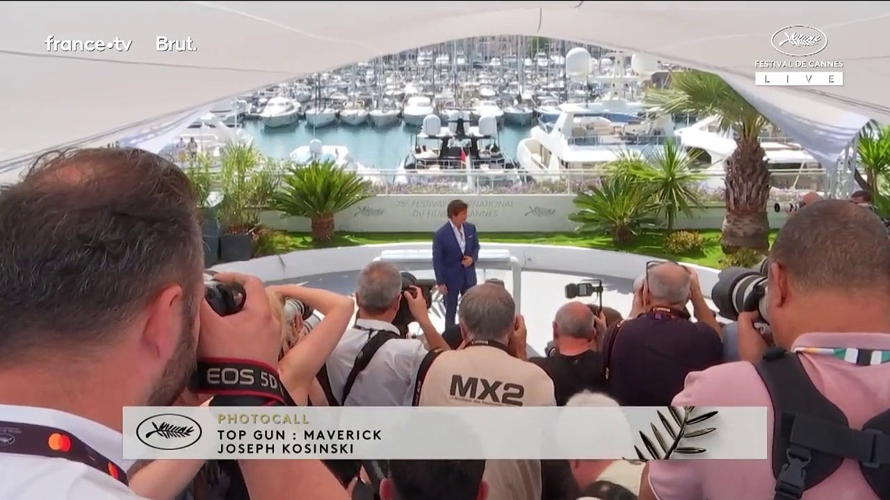 Regardez les images de Tom Cruise qui vient tout juste d'arriver à Cannes pour la montée des marches ce soir pour la présentation du film "Top Gun : Maverick" - VIDEO