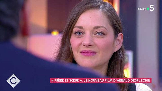 Zapping du 18/05 - Je suis à poil ! : Marion Cotillard inquiète de revoir une photo de ses débuts