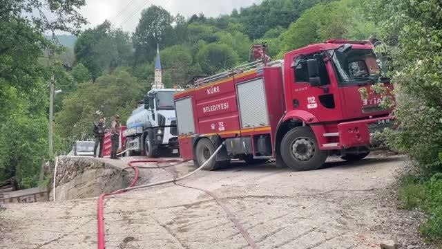 KASTAMONU - Yangında 3 ev ile 2 ambar yandı, 1 ev zarar gördü