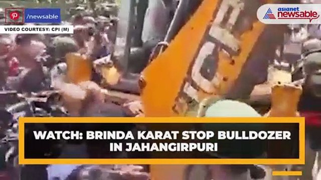 WATCH: Brinda Karat stop bulldozer in Jahangirpuri