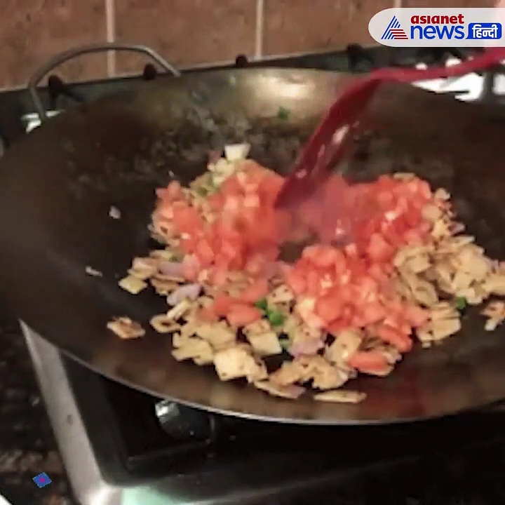 हाथरस में पकड़ी गई मसालों में गधे की लीद मिलाने वाली फैक्ट्री