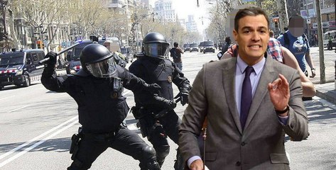 La Policía sacude a porrazos a Sánchez por llamarles ‘piolines’: “¡Sinvergüenza!”