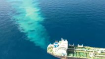 Una asociación ecologista graba el vertido ilegal de un buque químico en el Mediterráneo