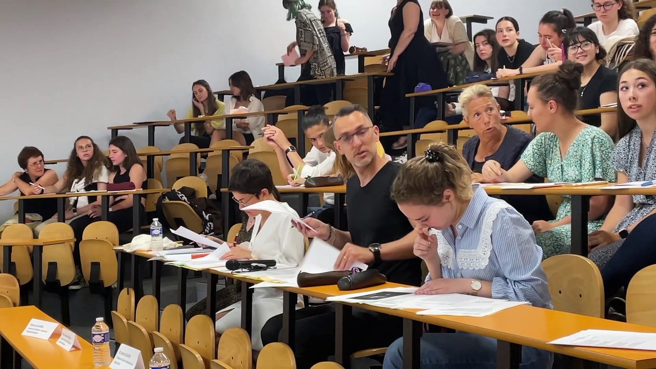 Des lycéens de la Loire s'affrontent en anglais