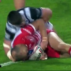 Le rugbyman James Roby se démet le doigt en plein match et continue de jouer