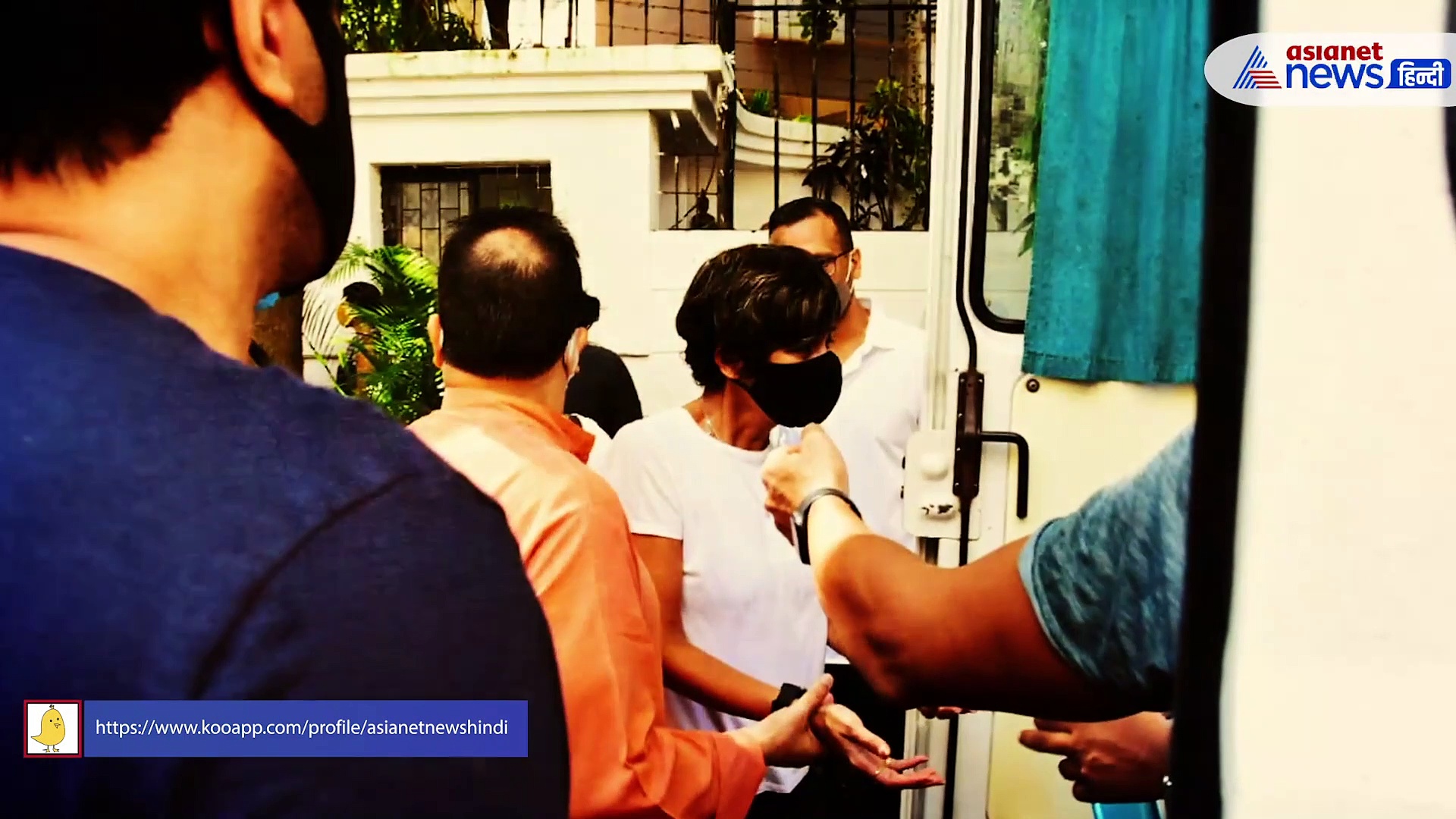 पति की बॉडी के साथ नजर आई मंदिरा बेदी, देखिए अंतिम यात्रा का दर्दनाक VIDEO