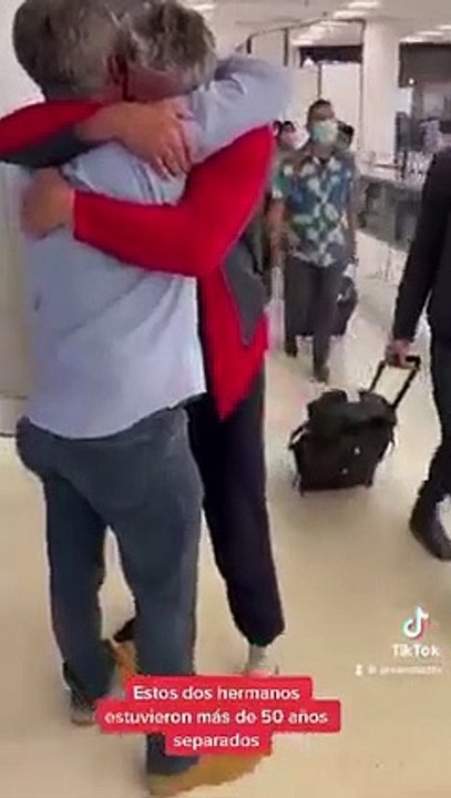 El reencuentro de dos hermanos cubanos en Miami